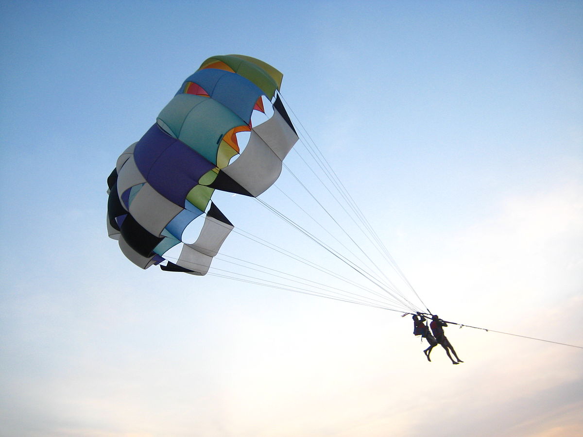 1200px-Parasailing_on_the_Calangute_beach,_Goa.jpg