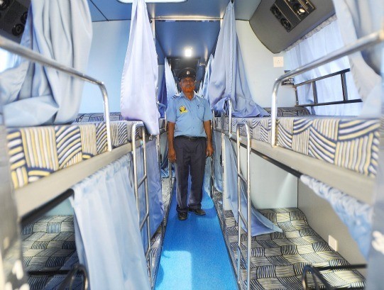 2-ac_sleeper_volvo_by_msrtc-bccl.jpg