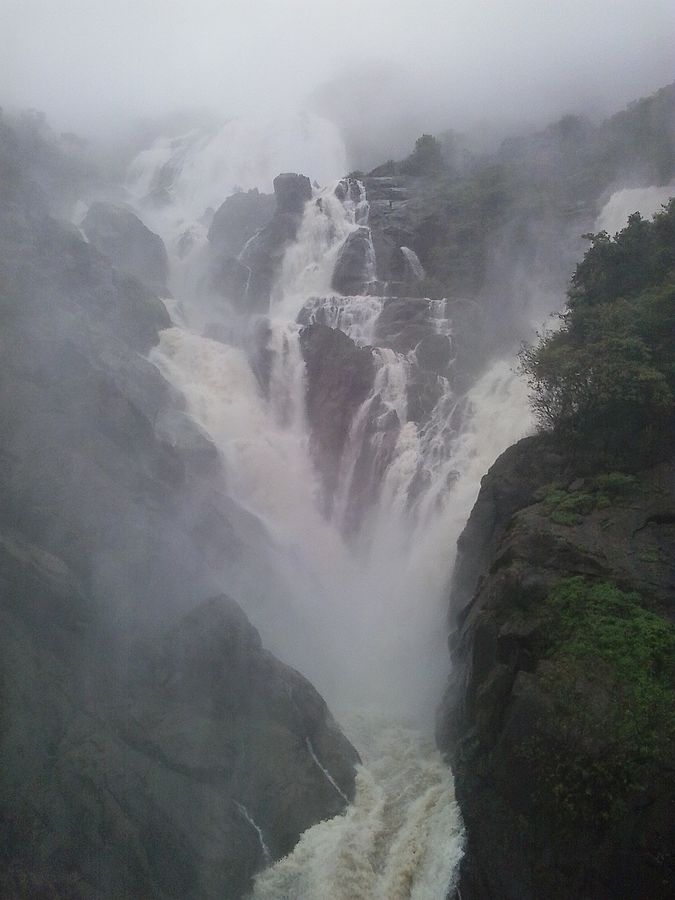 Doodhsagar_Waterfalls.jpg