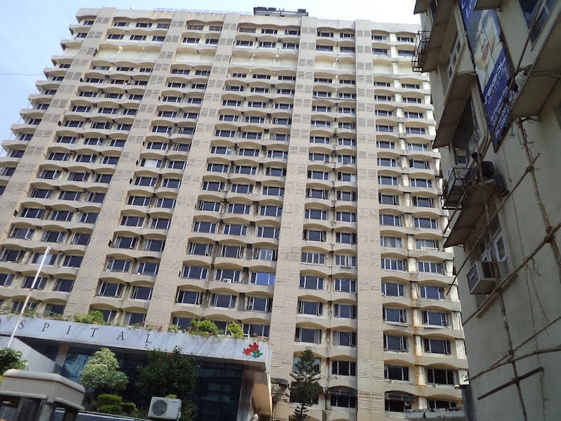 Jaslok Hospital.jpg