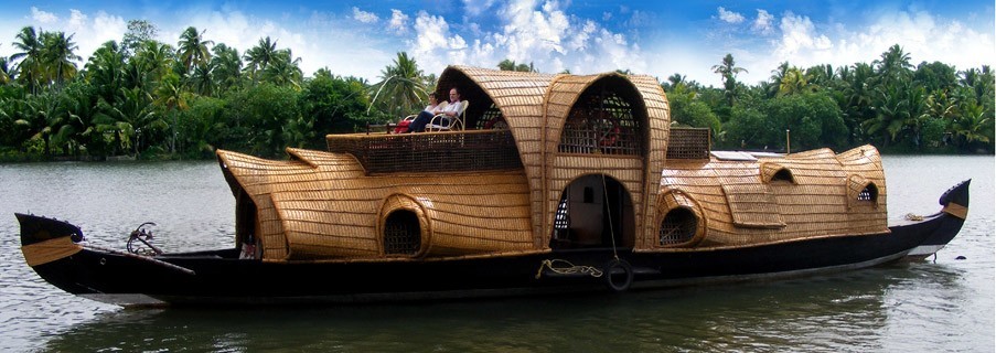 Kerala-backwaters-houseboat.jpg