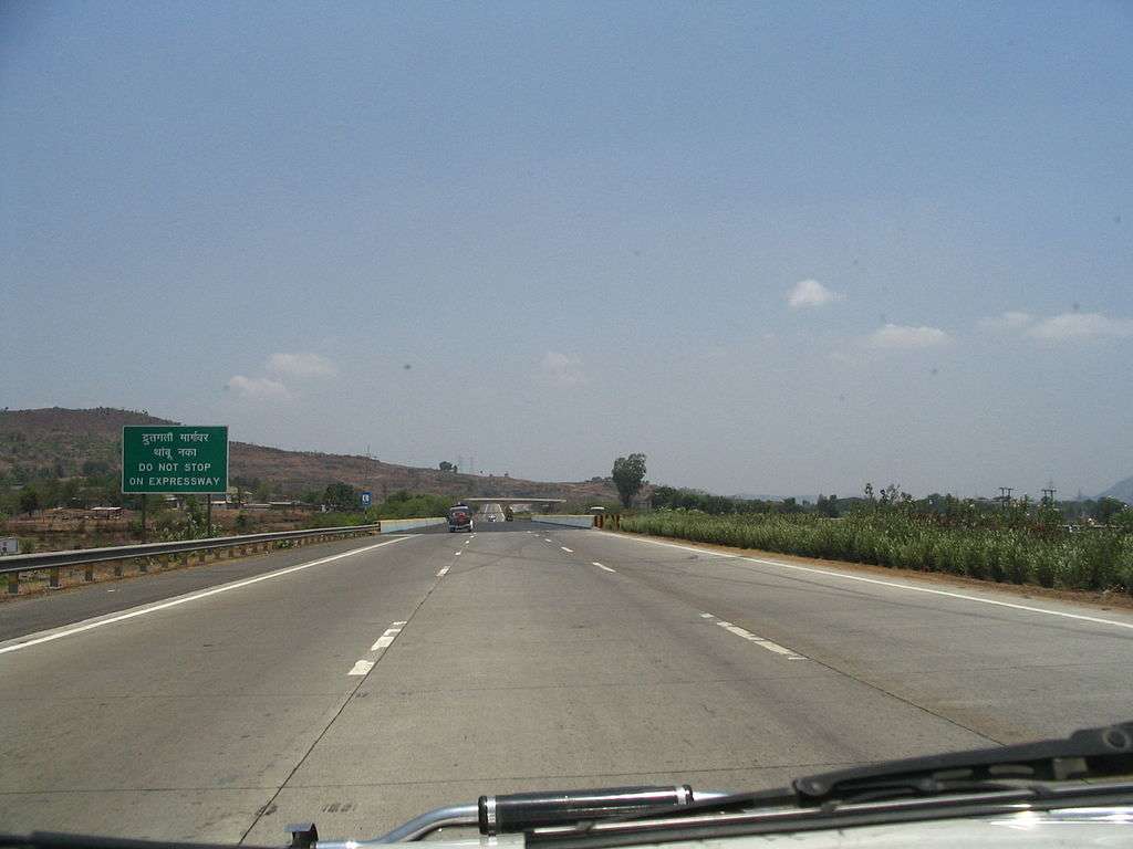 Mumbai Pune Expressway.jpg
