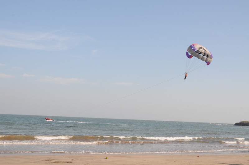 Parasailing in Nagoa Diu.jpg
