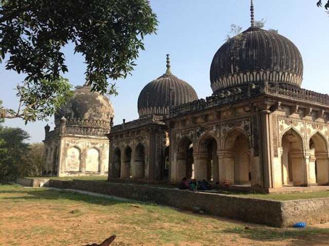 Qutub-Shahi-Tombs-in-Hyderabad.jpg