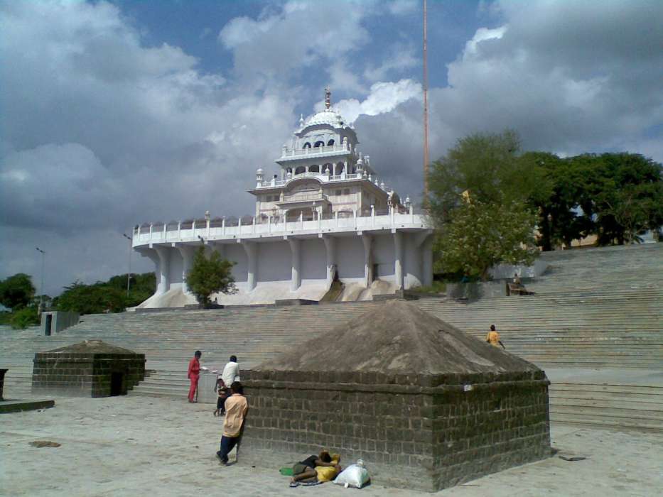 River godavari Nanded Hazoor sahib.jpg