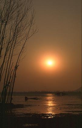 sunset at dal lake.jpg