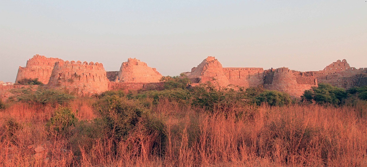 Tuglakabad-fort-Delhi.jpg