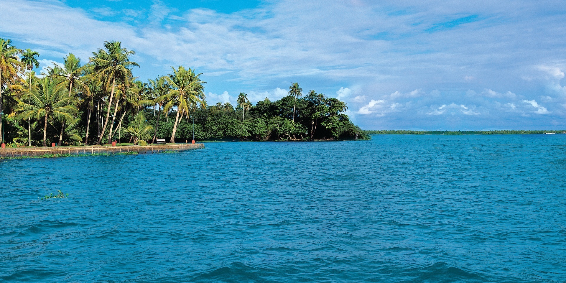 Vembanad Lake.jpg