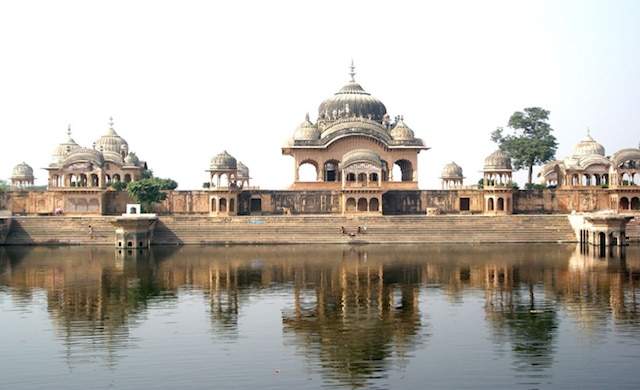 Yamuna-bank-mathura.jpg