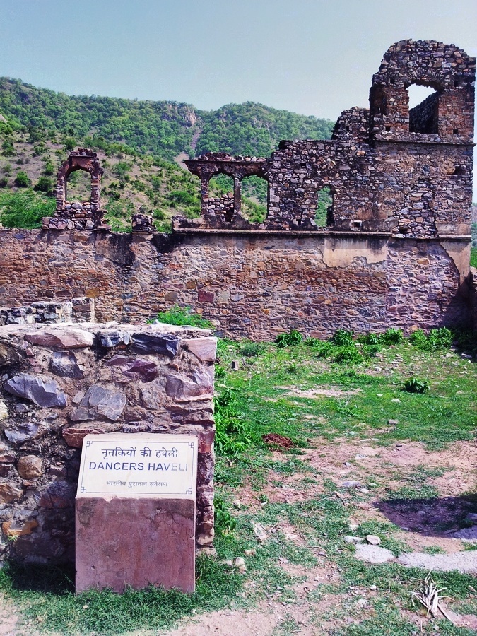 Bhangarh fort dancing girls houses