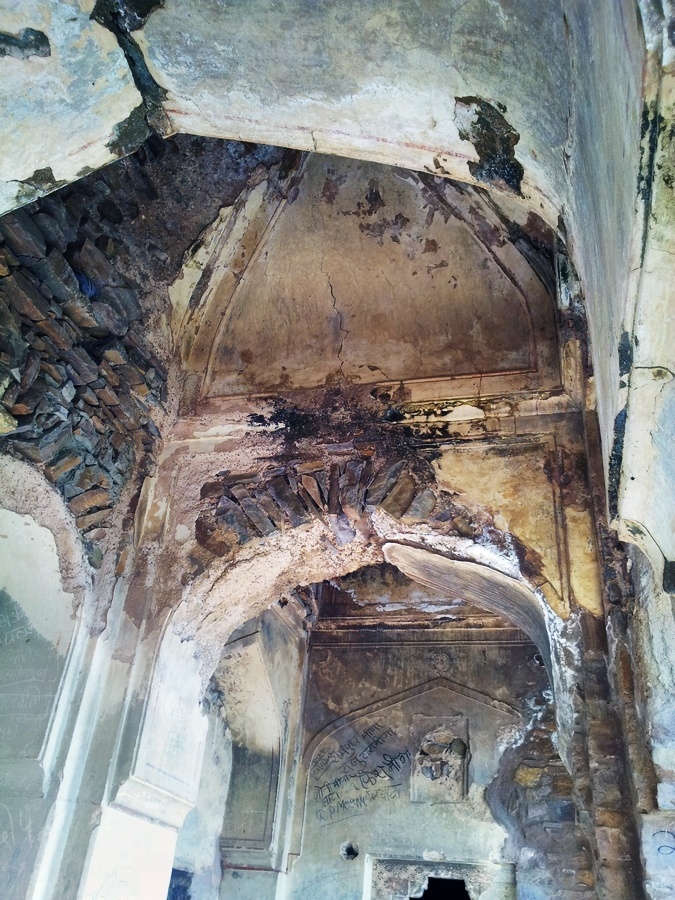 Bhangarh palace inside chamber