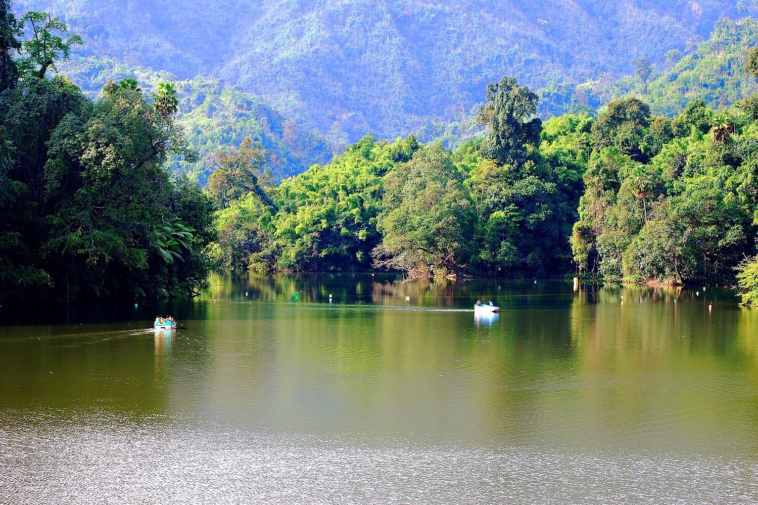 Gyakar Sinyi Lake - Image Credit @ Wikipedia