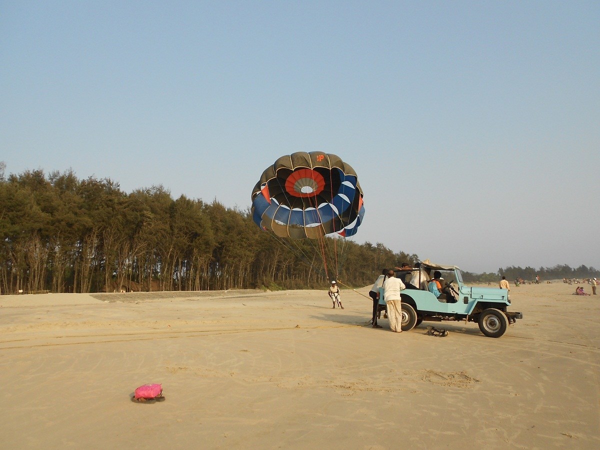 Parasailing At Tarkarli - Image Credit @Marathiadda