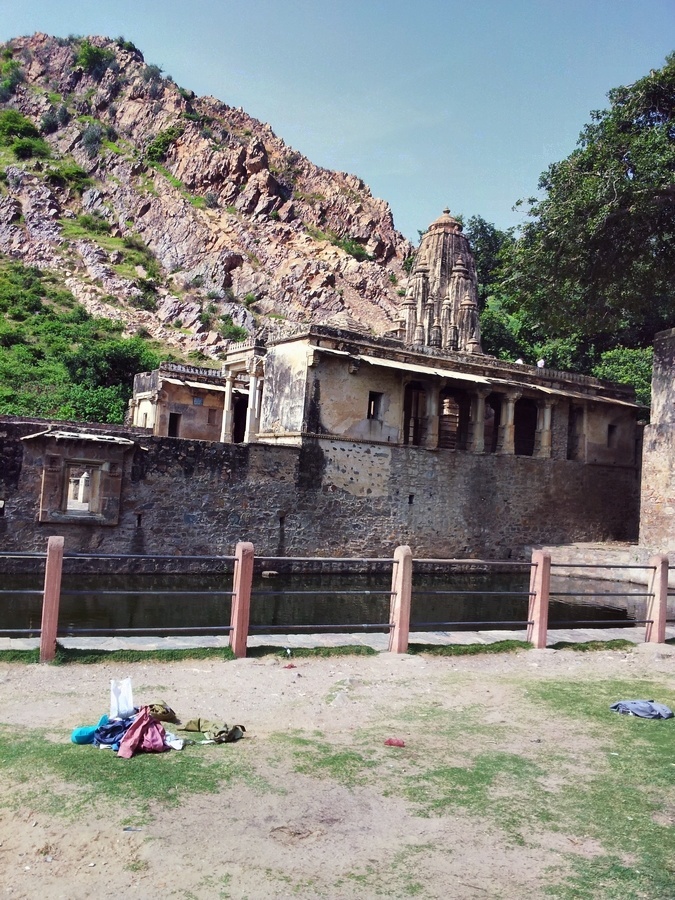 Someshwar temple water pool Bhangarh